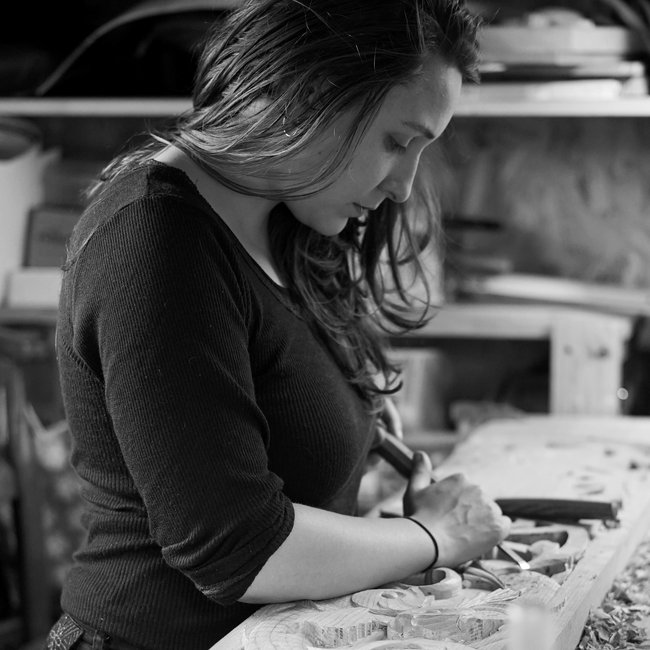 Mes sculptures sont réalisées à la main avec des outils traditionnels.