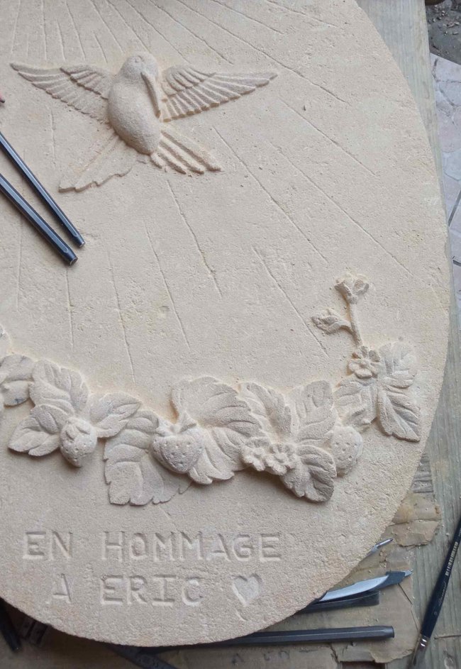 Création d'une stèle en calcaire du Périgord.